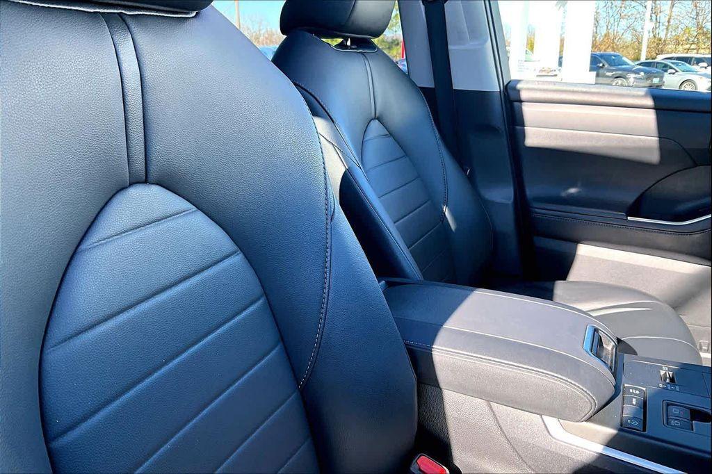 used 2020 Toyota Highlander car, priced at $26,950