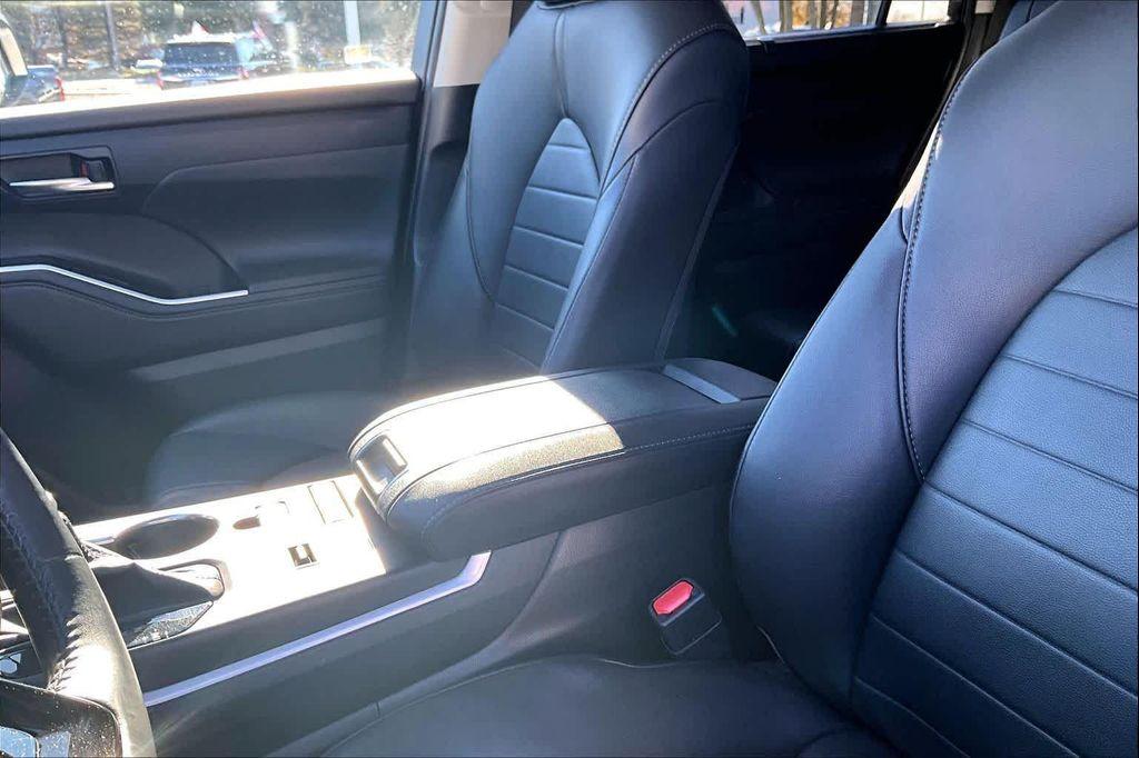 used 2020 Toyota Highlander car, priced at $26,950