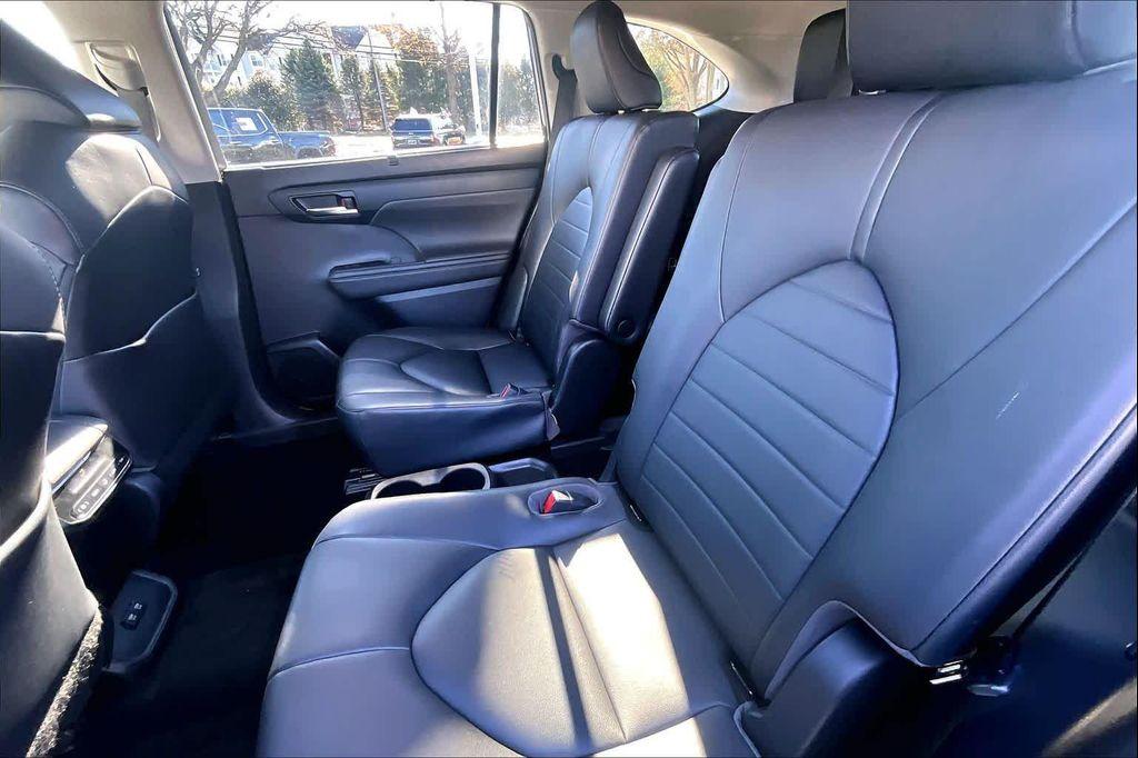 used 2020 Toyota Highlander car, priced at $26,950