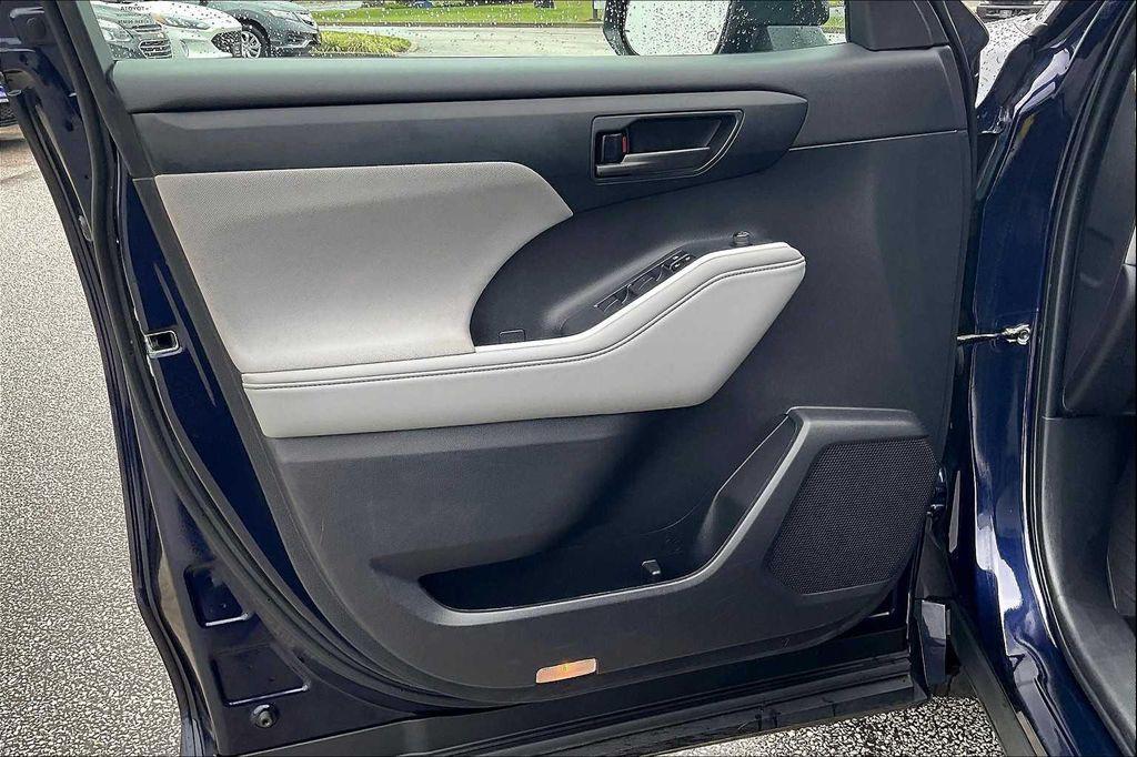 used 2023 Toyota Highlander car, priced at $31,000