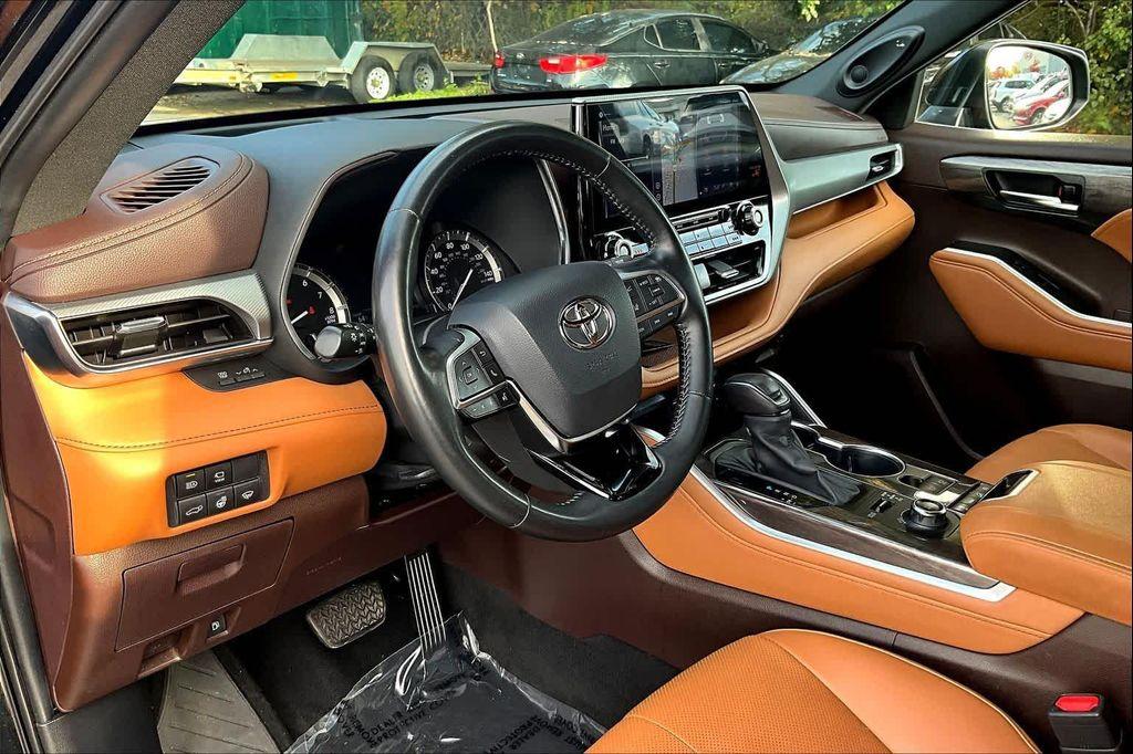 used 2020 Toyota Highlander car, priced at $32,000