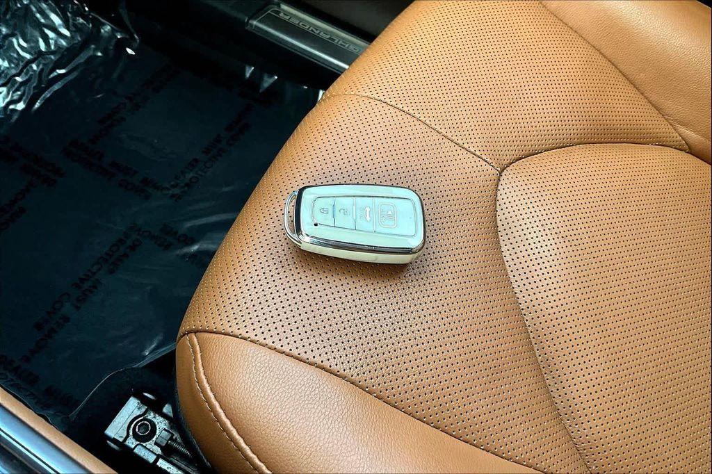 used 2020 Toyota Highlander car, priced at $32,000