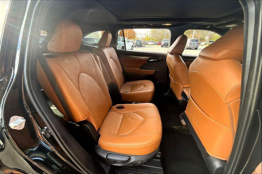 used 2020 Toyota Highlander car, priced at $32,000