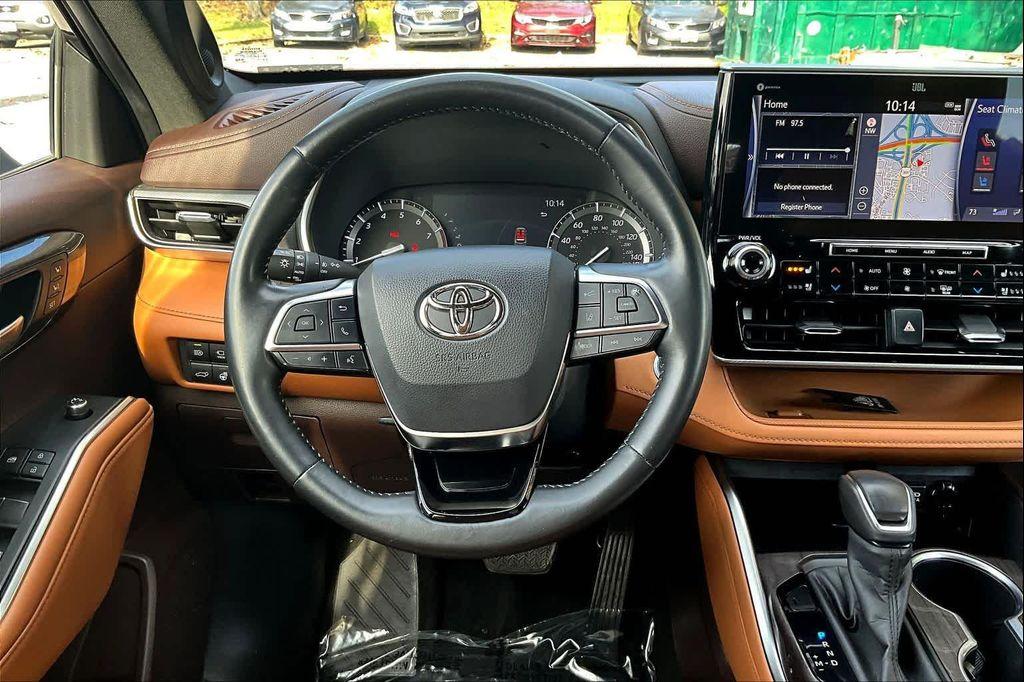used 2020 Toyota Highlander car, priced at $32,000