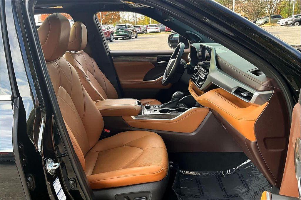 used 2020 Toyota Highlander car, priced at $32,000