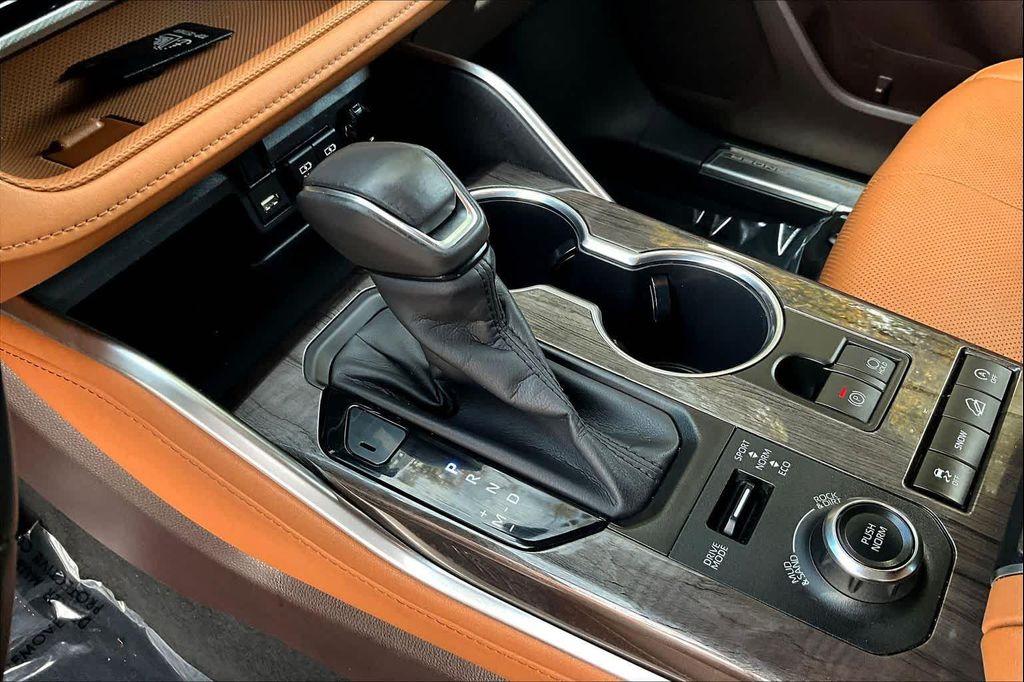 used 2020 Toyota Highlander car, priced at $32,000