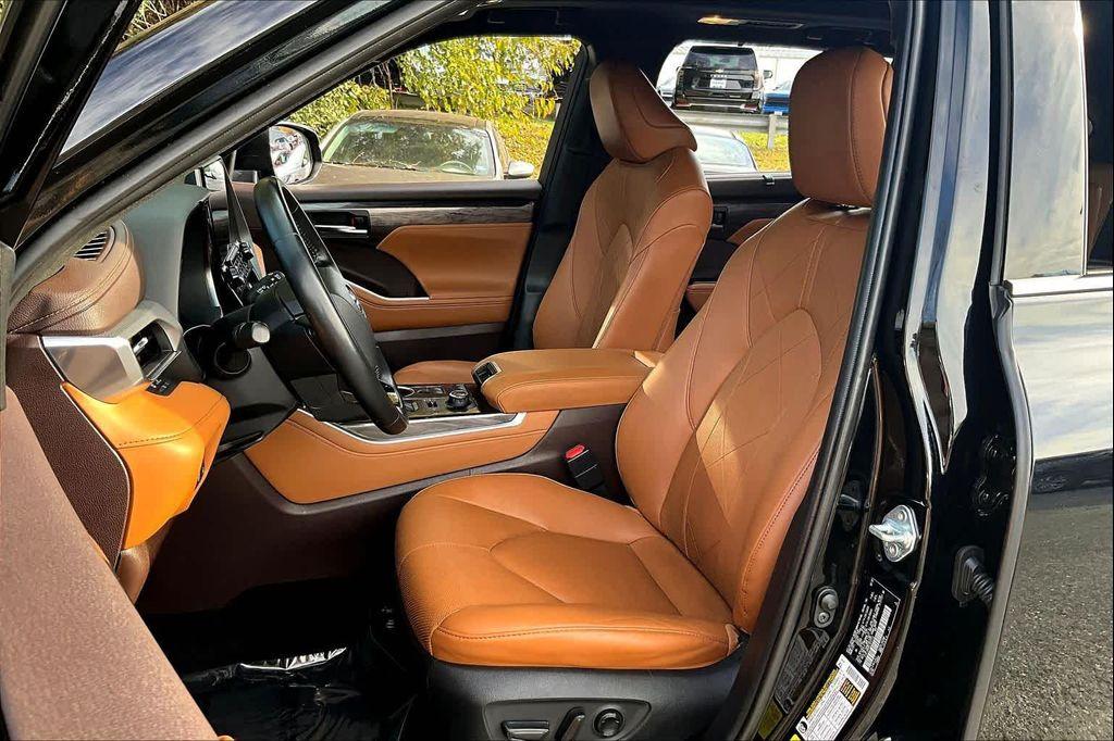 used 2020 Toyota Highlander car, priced at $32,000