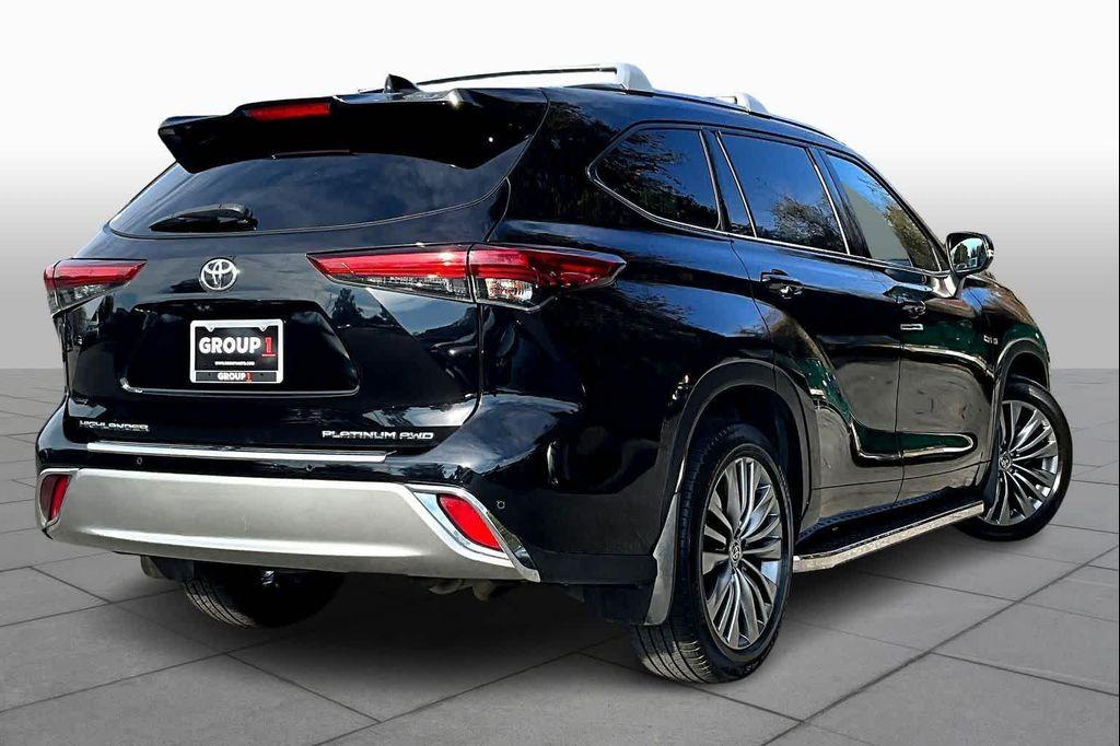 used 2020 Toyota Highlander car, priced at $32,000