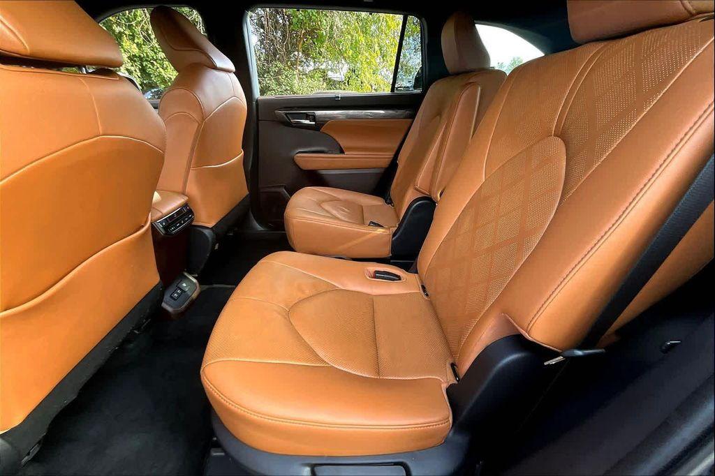 used 2020 Toyota Highlander car, priced at $32,000