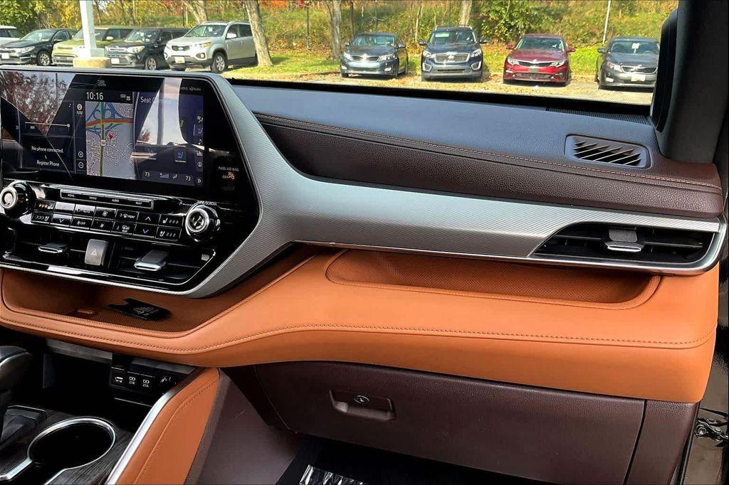 used 2020 Toyota Highlander car, priced at $32,000