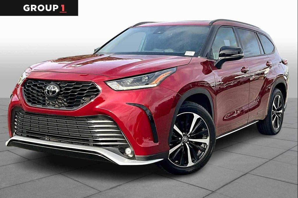 used 2022 Toyota Highlander car, priced at $32,500
