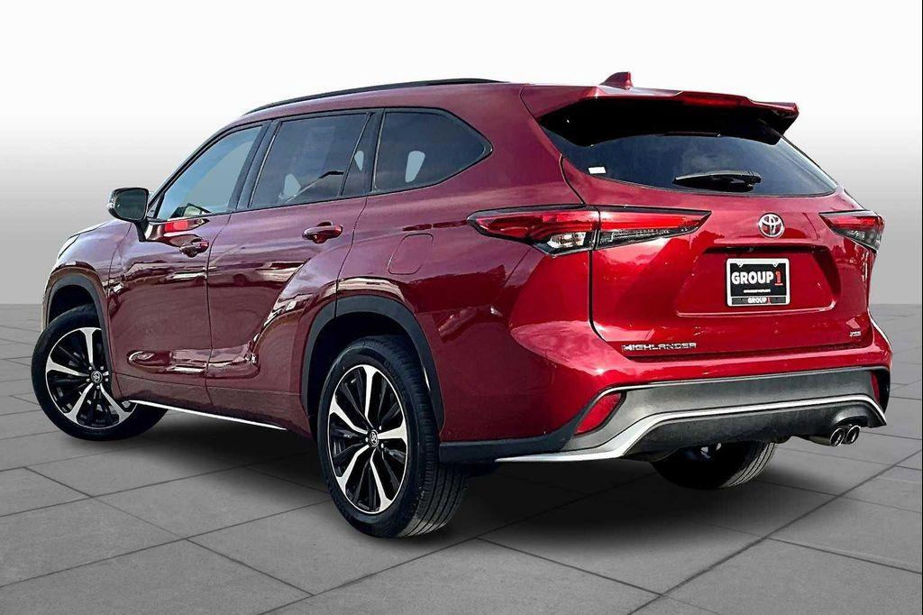 used 2022 Toyota Highlander car, priced at $32,500