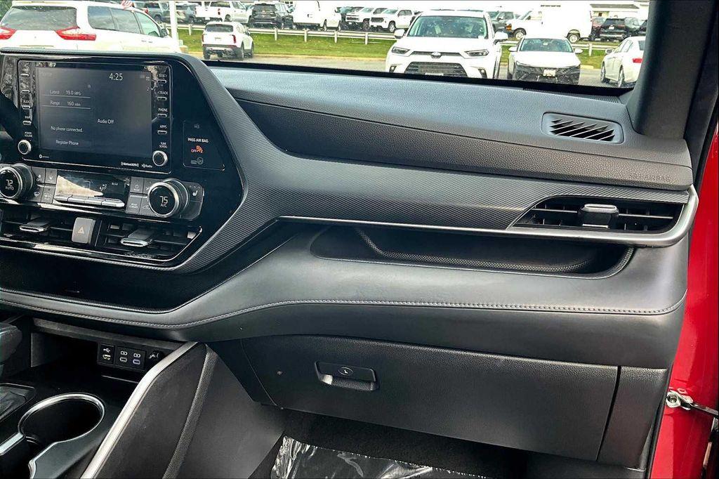 used 2022 Toyota Highlander car, priced at $32,500