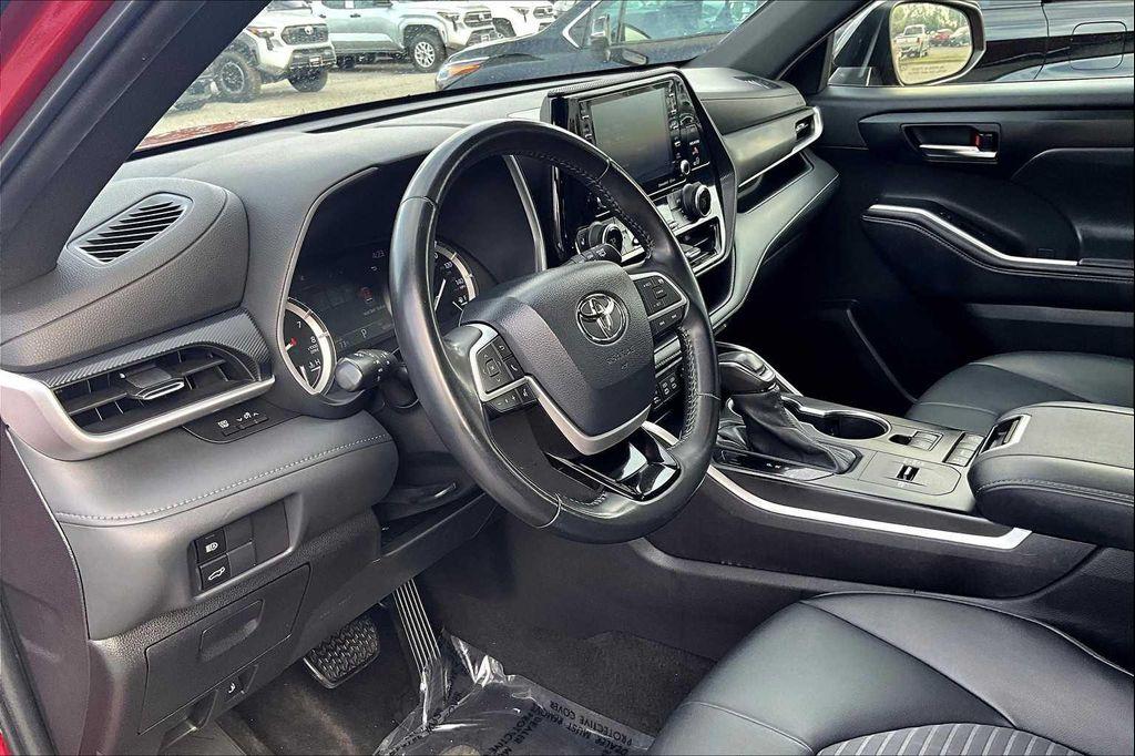 used 2022 Toyota Highlander car, priced at $32,500