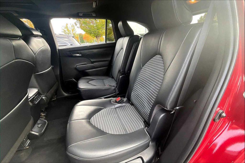 used 2022 Toyota Highlander car, priced at $32,500