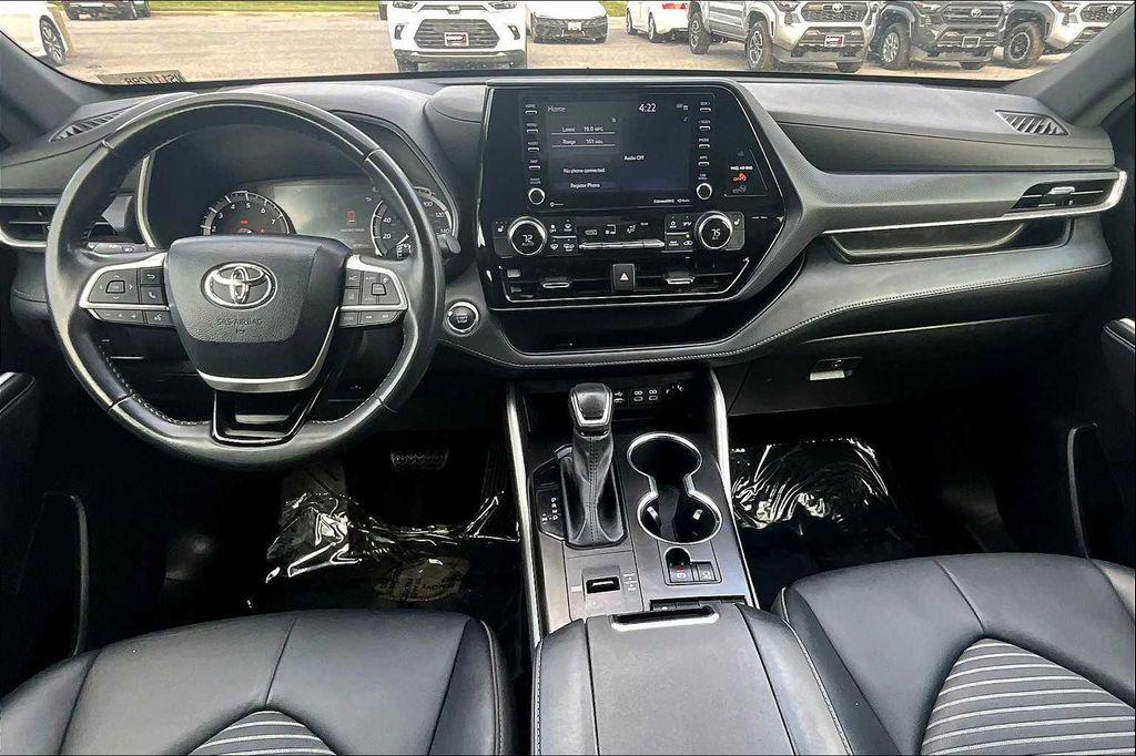 used 2022 Toyota Highlander car, priced at $32,500