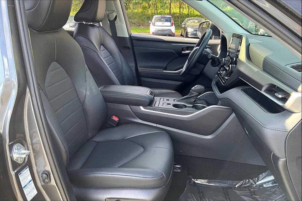 used 2022 Toyota Highlander car, priced at $38,000
