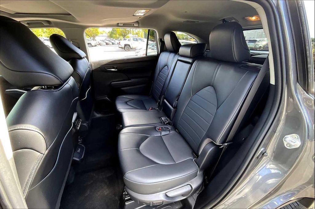 used 2022 Toyota Highlander car, priced at $38,000