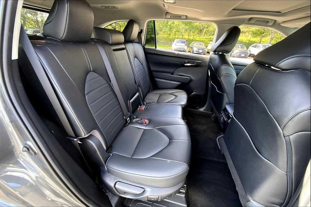 used 2022 Toyota Highlander car, priced at $38,000