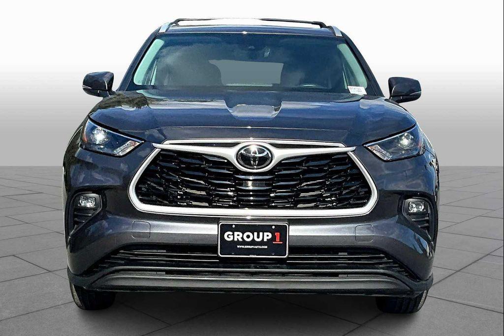 used 2022 Toyota Highlander car, priced at $38,000
