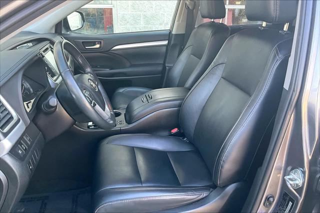 used 2019 Toyota Highlander car, priced at $28,000