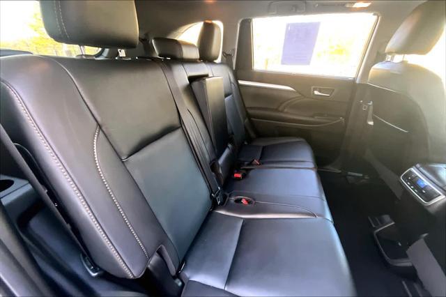 used 2019 Toyota Highlander car, priced at $28,000