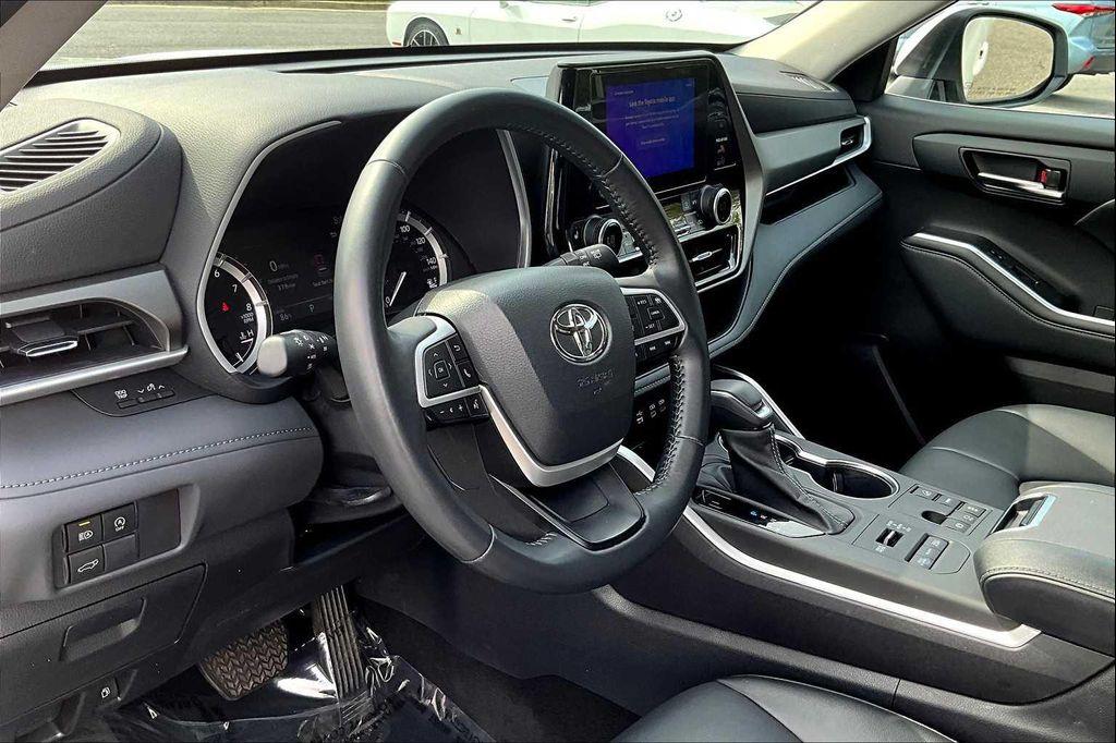 used 2023 Toyota Highlander car, priced at $36,531