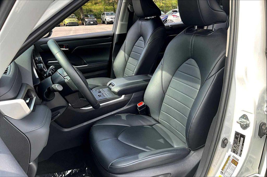 used 2023 Toyota Highlander car, priced at $36,531
