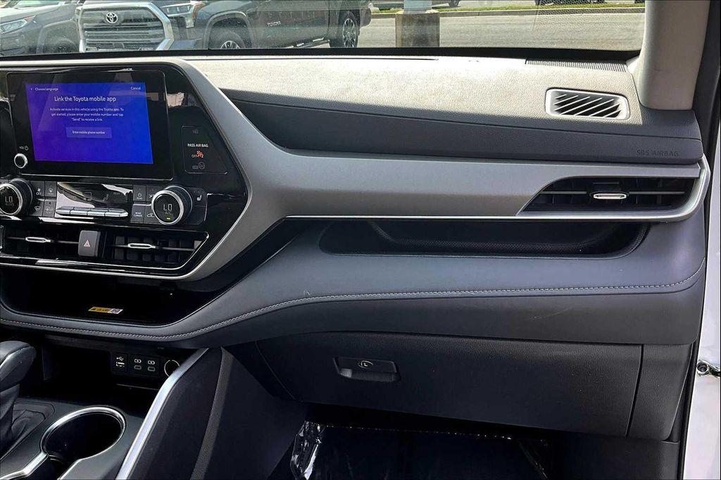 used 2023 Toyota Highlander car, priced at $36,531