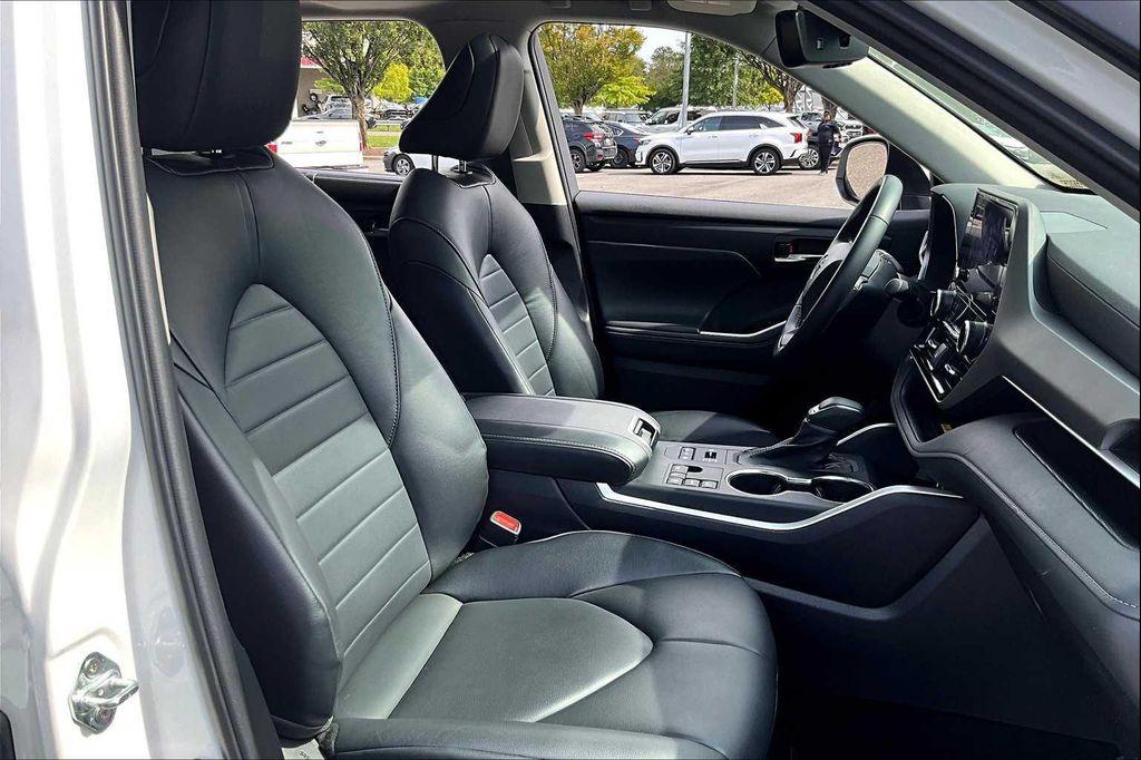 used 2023 Toyota Highlander car, priced at $36,531