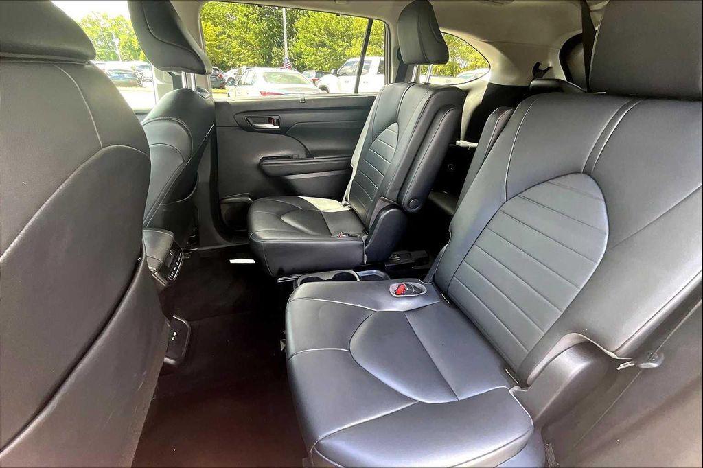 used 2020 Toyota Highlander car, priced at $29,500