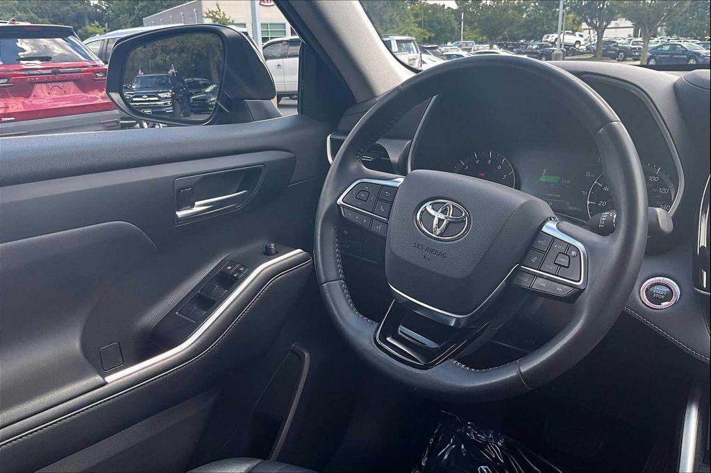 used 2020 Toyota Highlander car, priced at $29,500