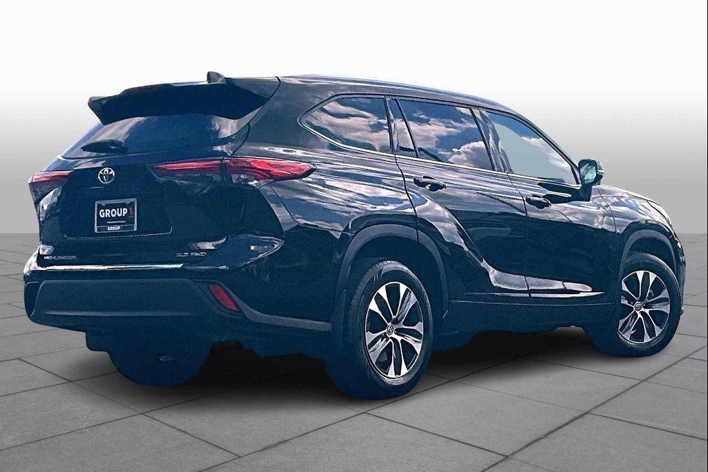 used 2020 Toyota Highlander car, priced at $29,500