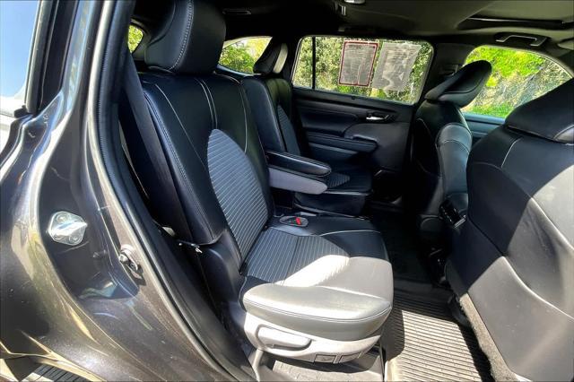 used 2022 Toyota Highlander car, priced at $41,900