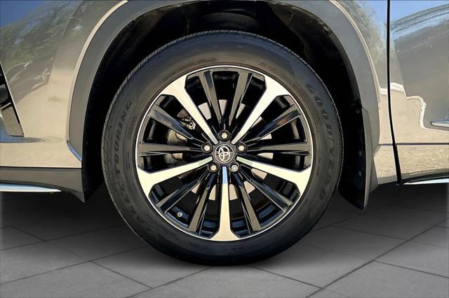 used 2022 Toyota Highlander car, priced at $41,900