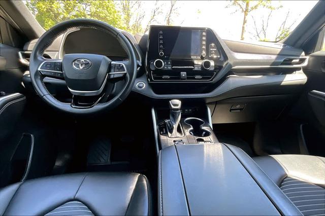 used 2022 Toyota Highlander car, priced at $41,900