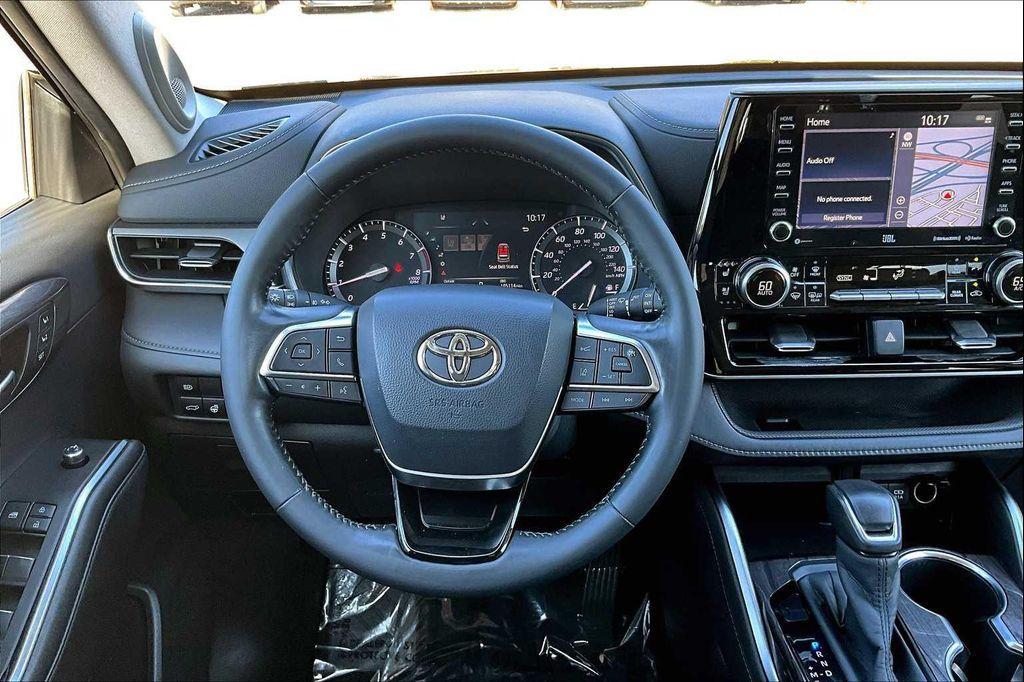 used 2020 Toyota Highlander car, priced at $27,500