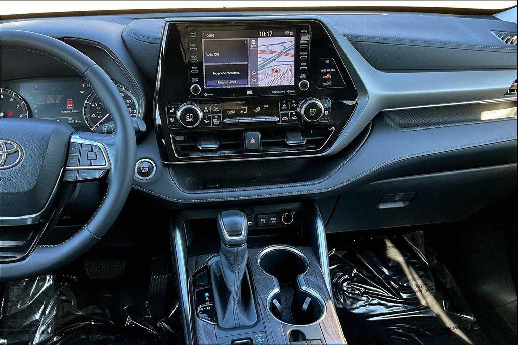 used 2020 Toyota Highlander car, priced at $27,500