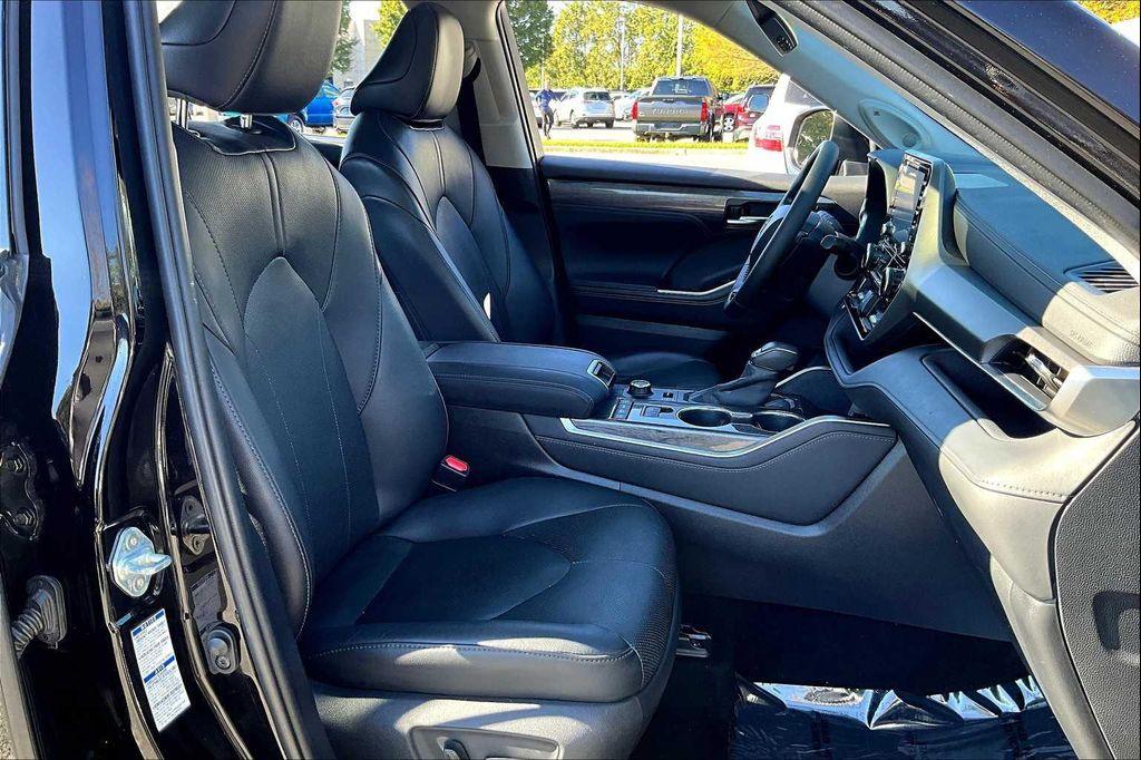 used 2020 Toyota Highlander car, priced at $27,500