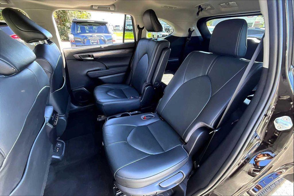 used 2020 Toyota Highlander car, priced at $27,500