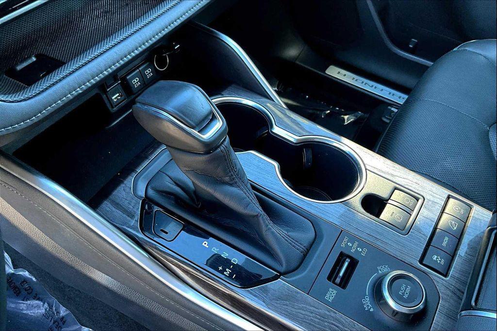 used 2020 Toyota Highlander car, priced at $27,500