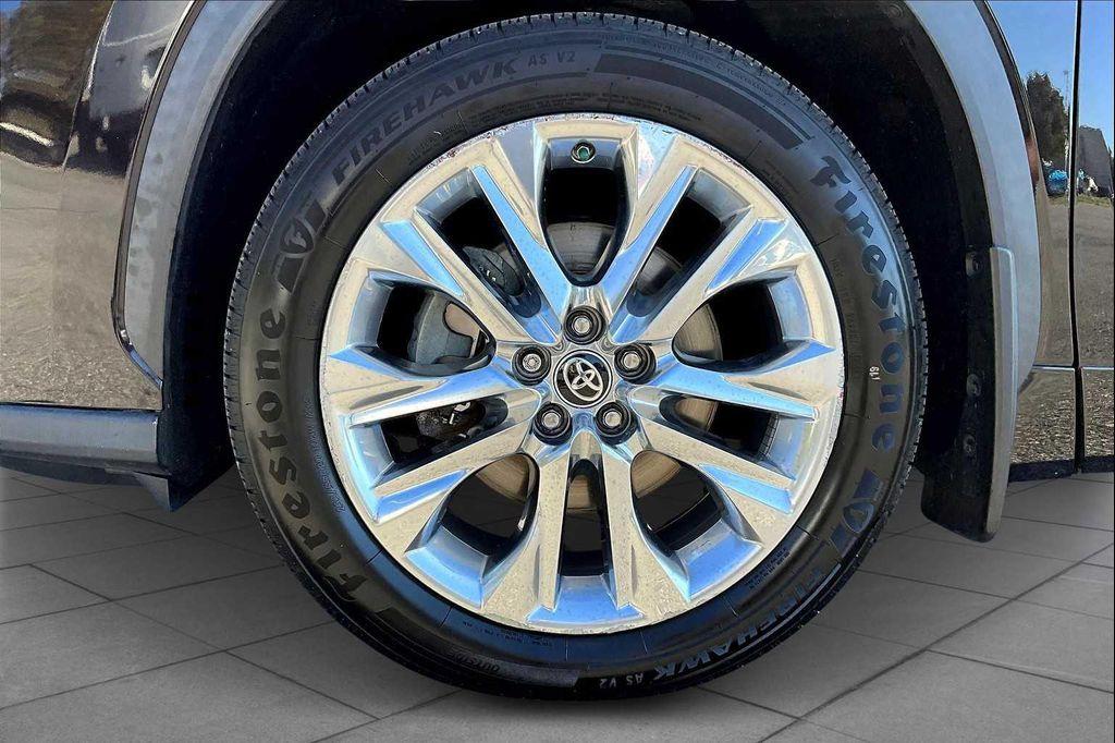 used 2020 Toyota Highlander car, priced at $27,500