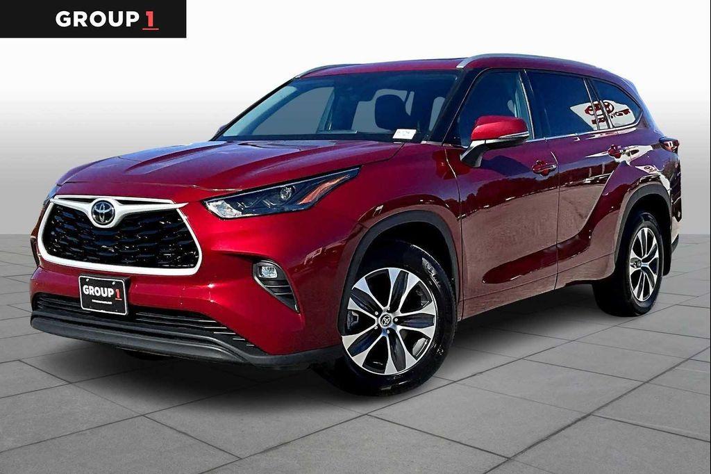 used 2022 Toyota Highlander car, priced at $31,500