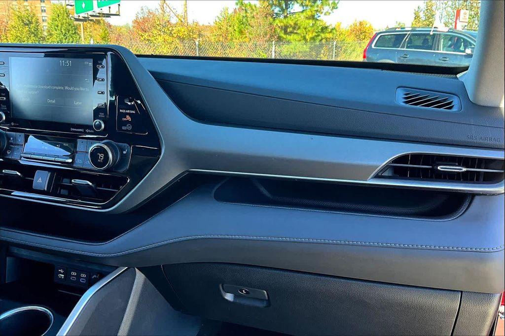 used 2022 Toyota Highlander car, priced at $31,500