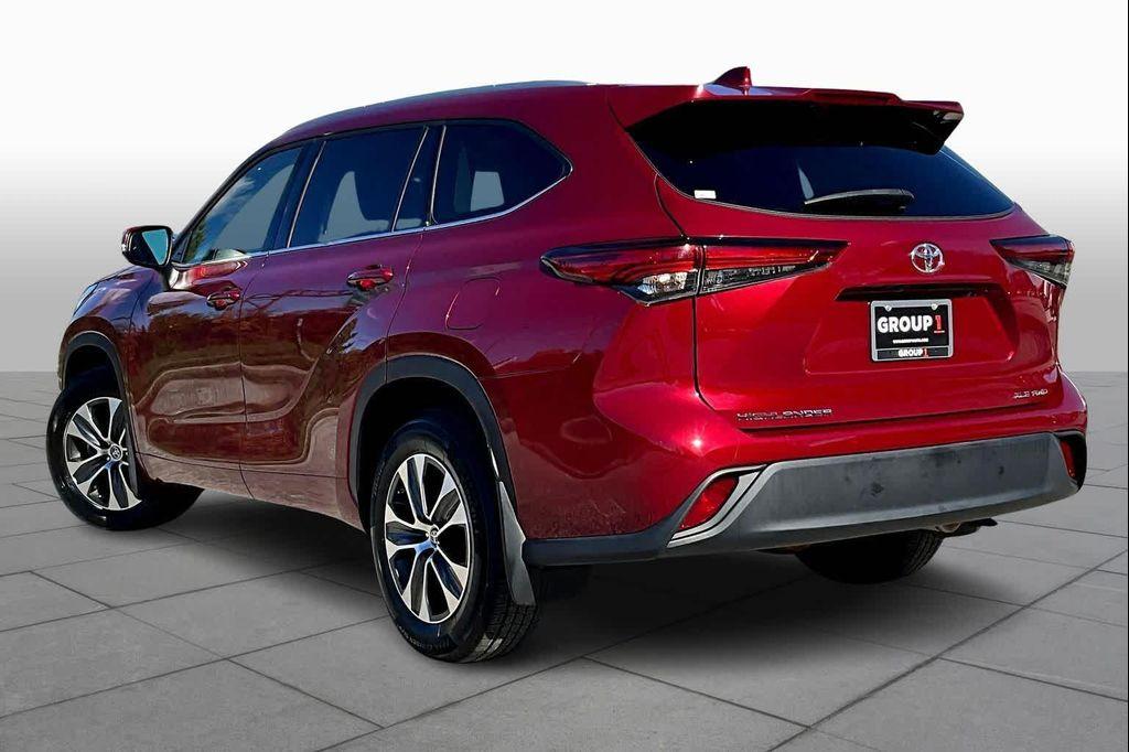 used 2022 Toyota Highlander car, priced at $31,500