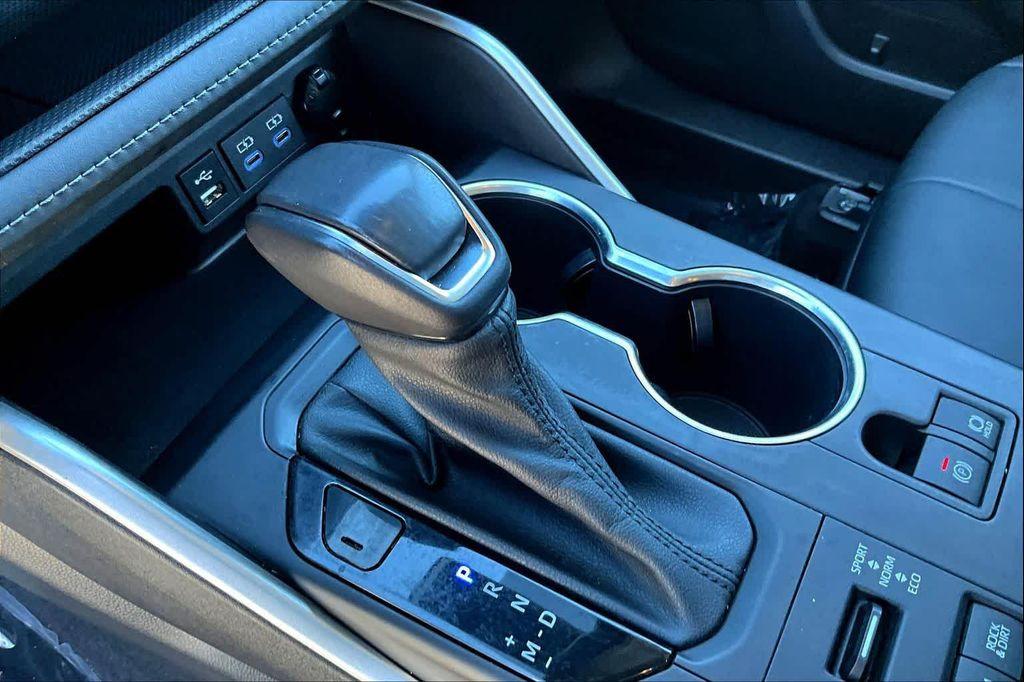 used 2022 Toyota Highlander car, priced at $31,500