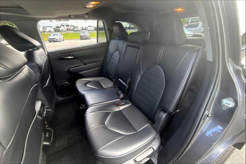 used 2024 Toyota Highlander car, priced at $36,500