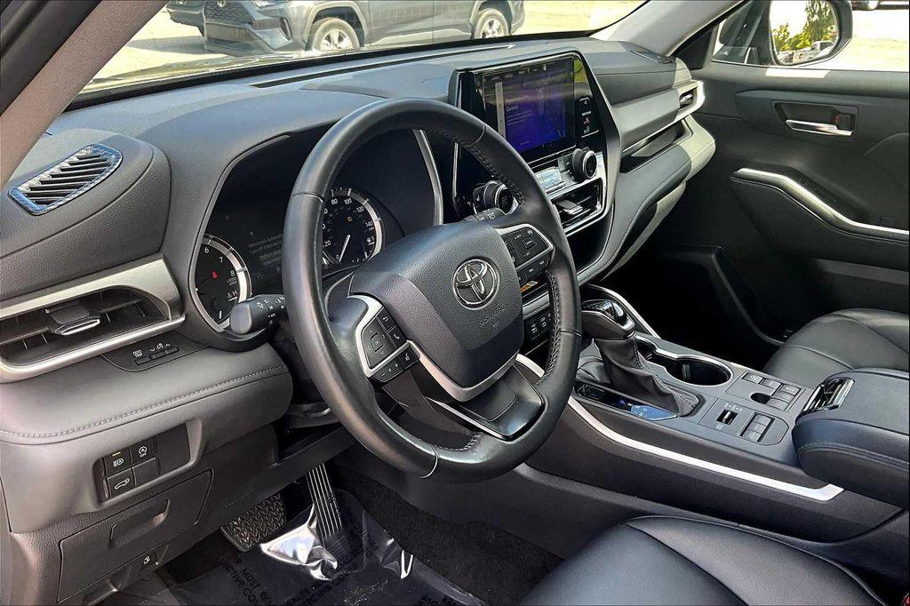 used 2024 Toyota Highlander car, priced at $36,500