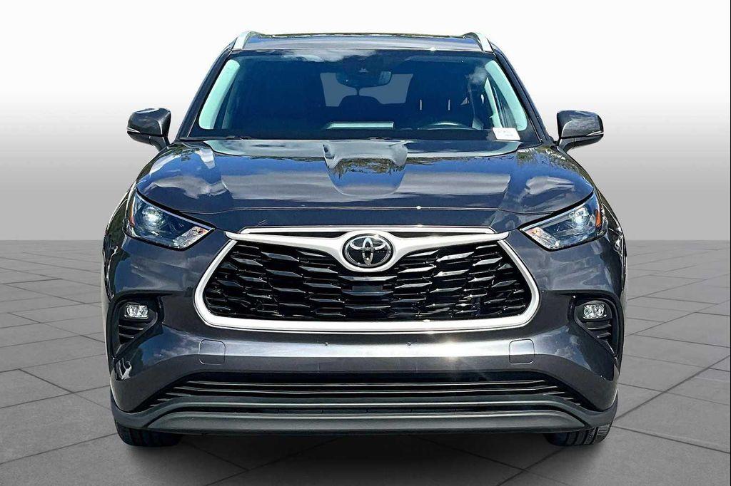used 2024 Toyota Highlander car, priced at $36,500