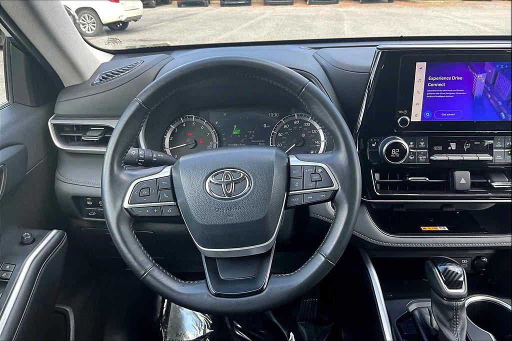 used 2024 Toyota Highlander car, priced at $36,500